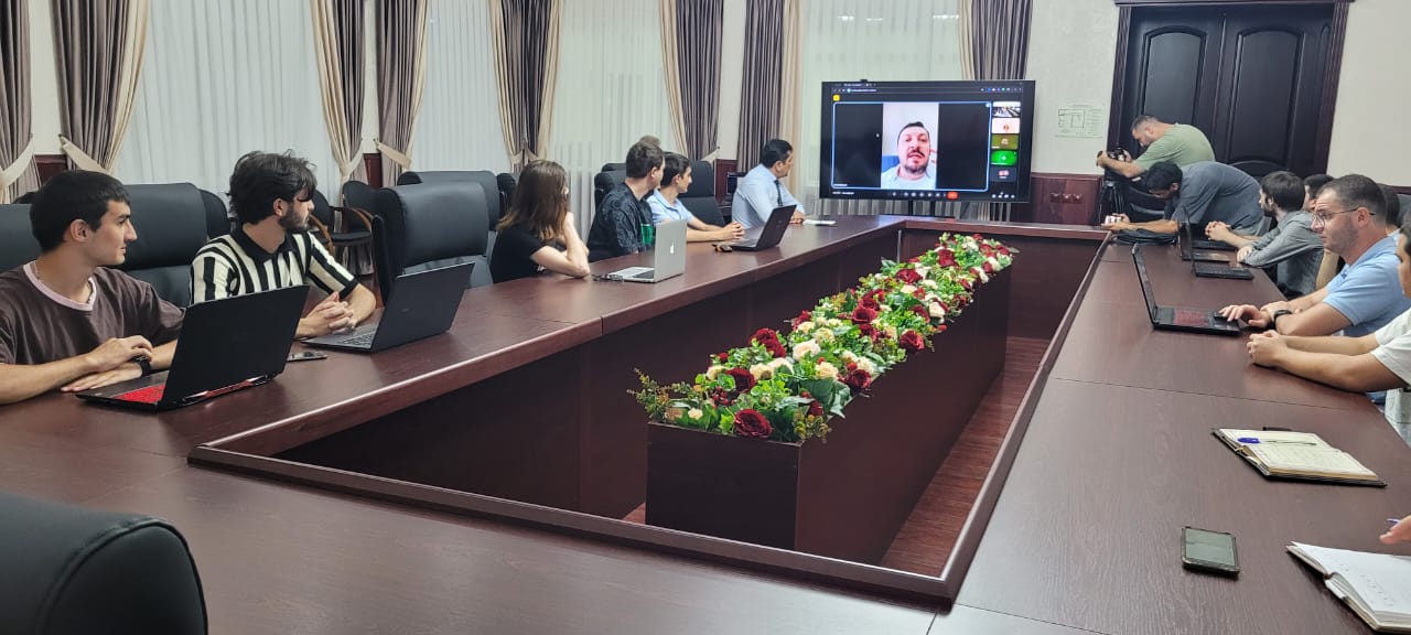 В Национальном банке РЮО прошло завершающее мероприятие первого потока IT школы