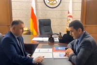 Президент Алан Гаглоев провел встречу с Председателем НБ Сосланом Бекоевым